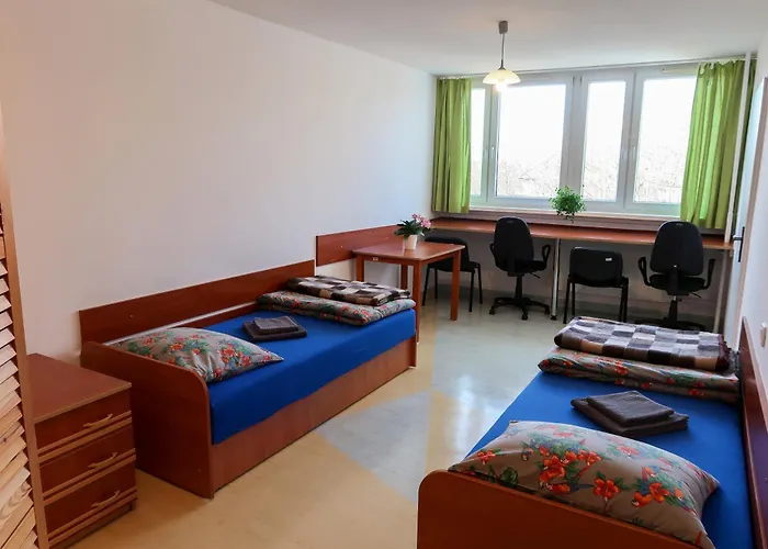 Dom Studencki Raj Hostel *