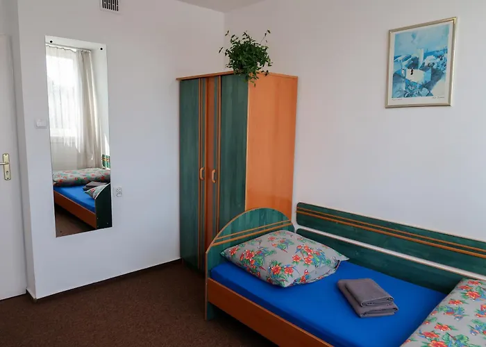 Dom Studencki Raj Hostel *